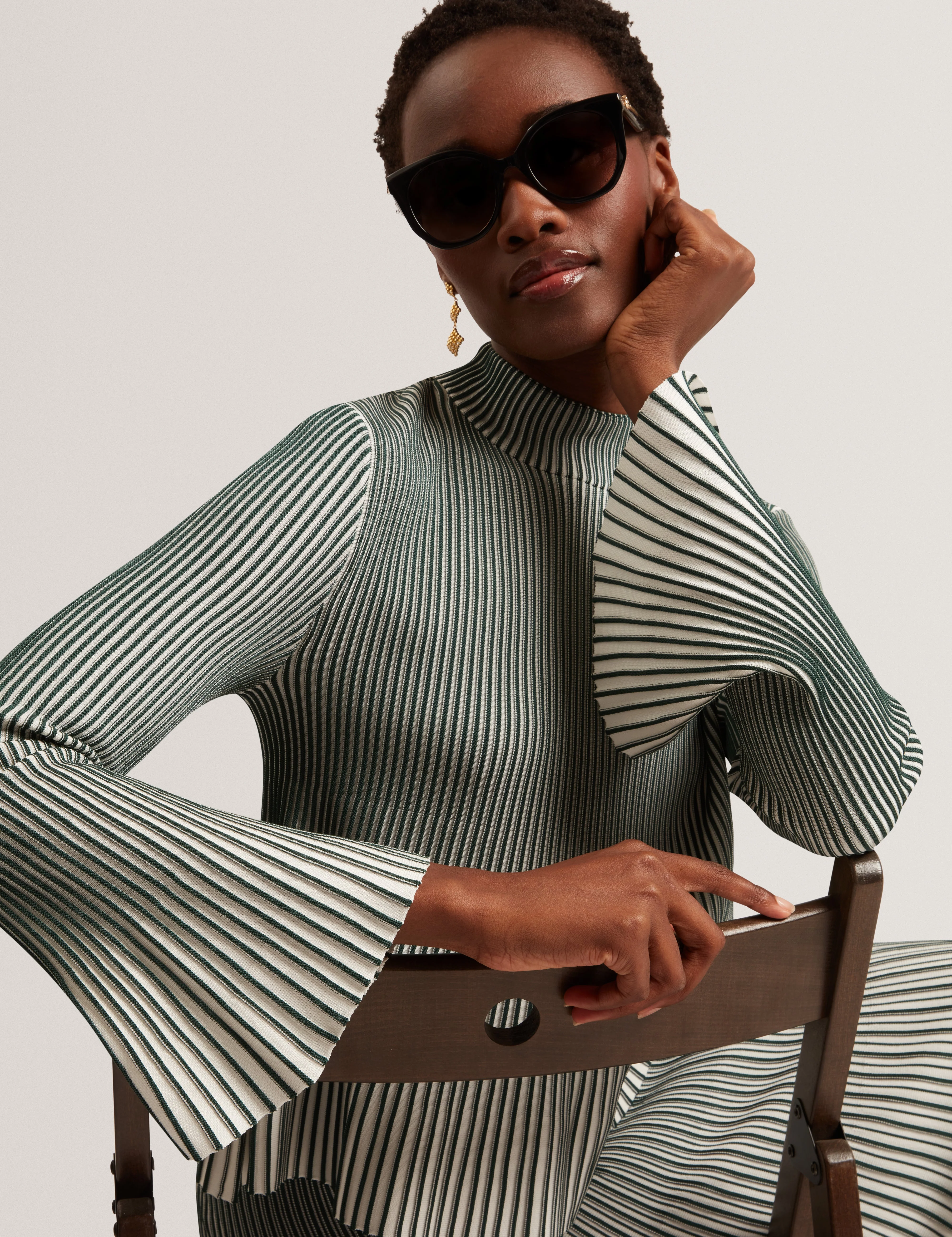 Aeris Ribbed Top With Fluted Hem And Sleeves Dk-Green - Image 2