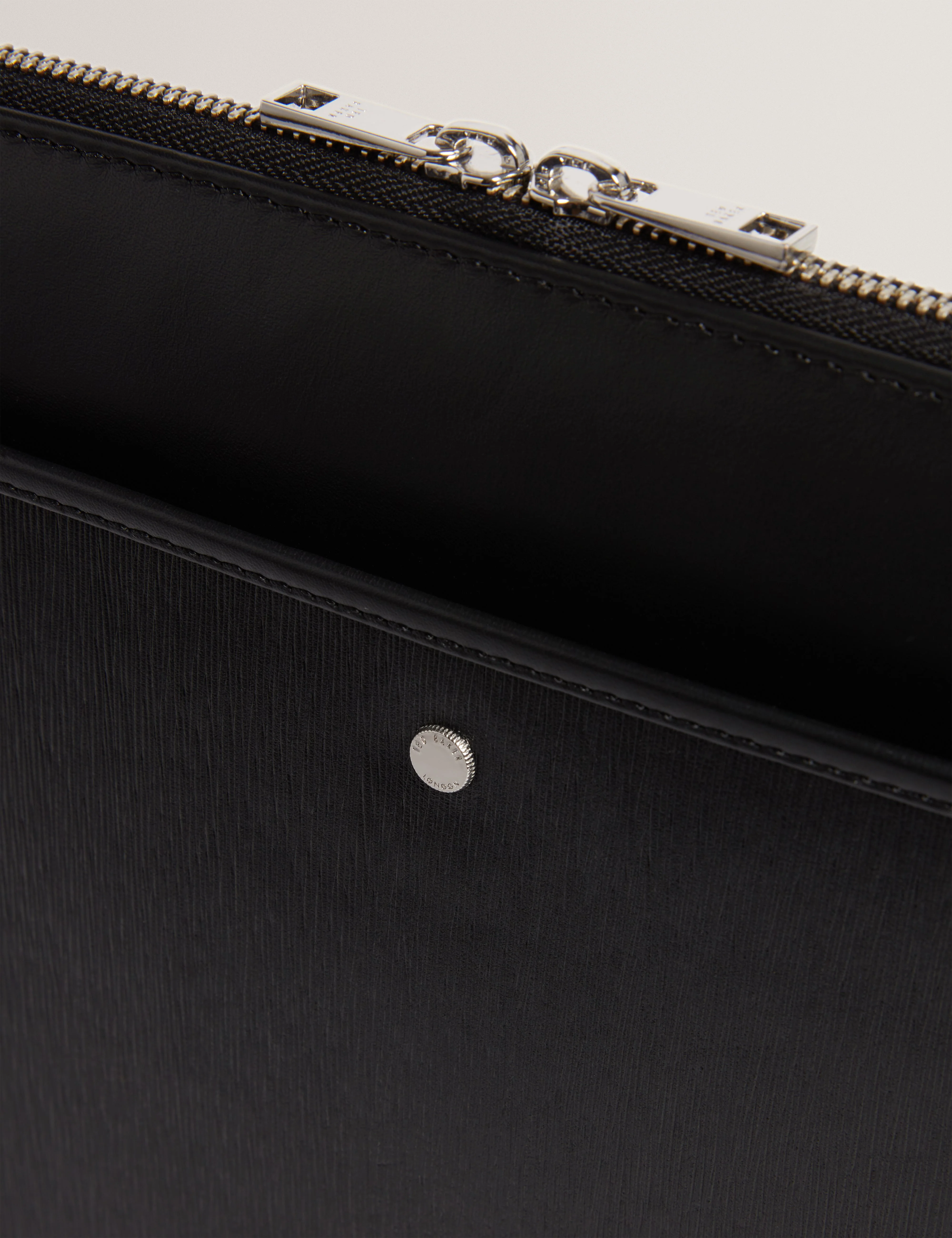 Barkers Bark Texture Leather 13 Inch Laptop Case Black - Image 3