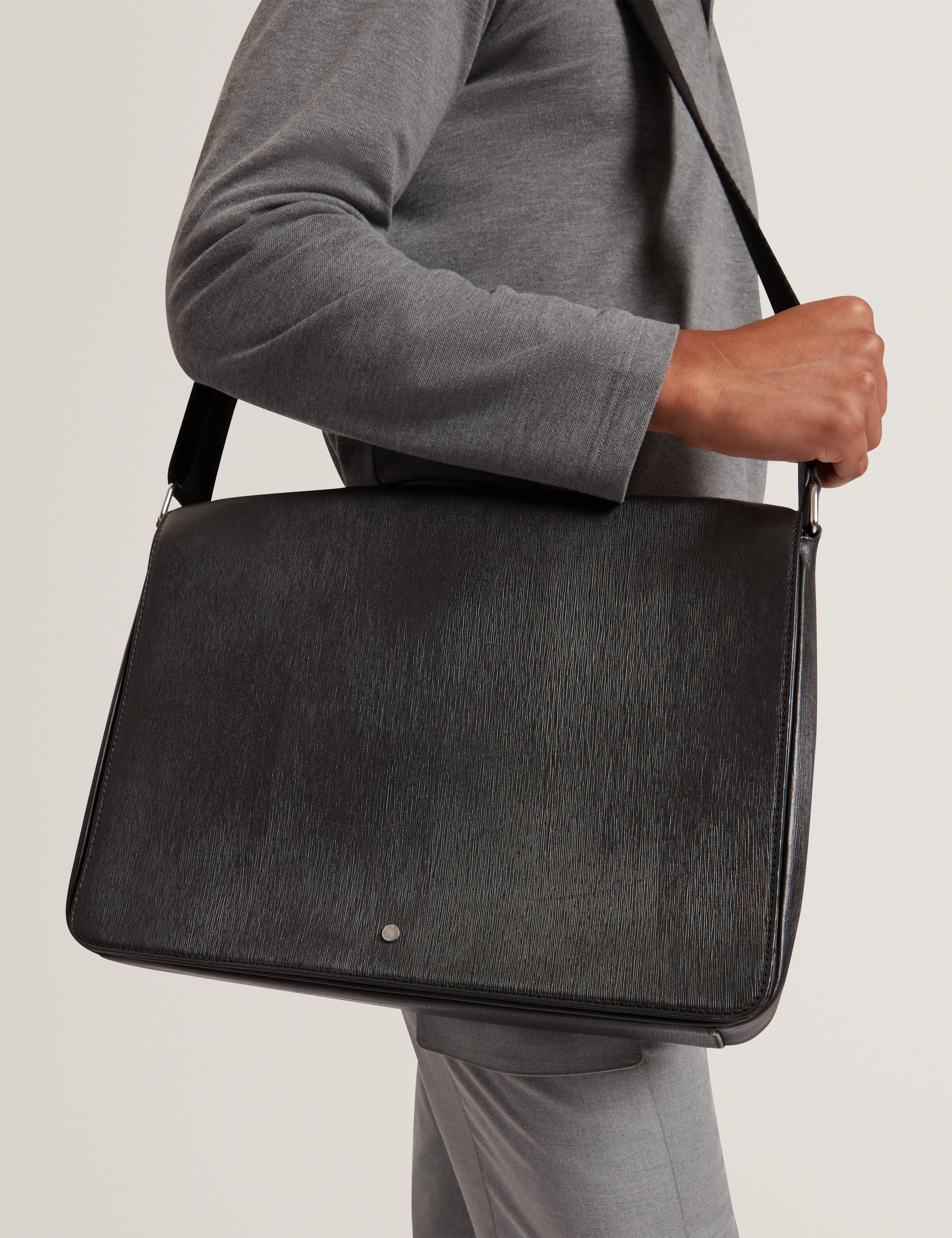 Barkly Bark Texture Leather Messenger Bag Black - Image 2
