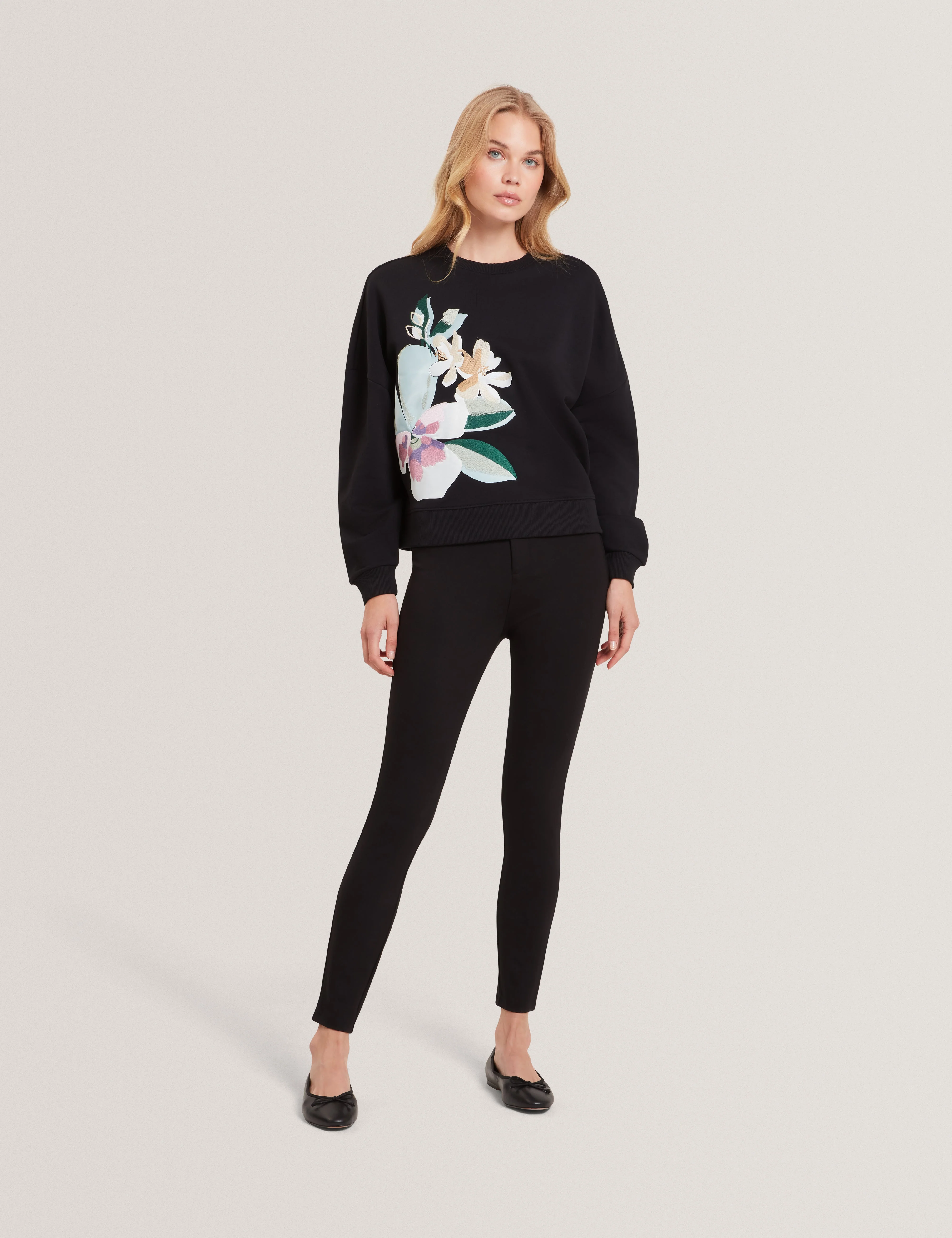 Brookla Printed Embroidered Sweatshirt Black