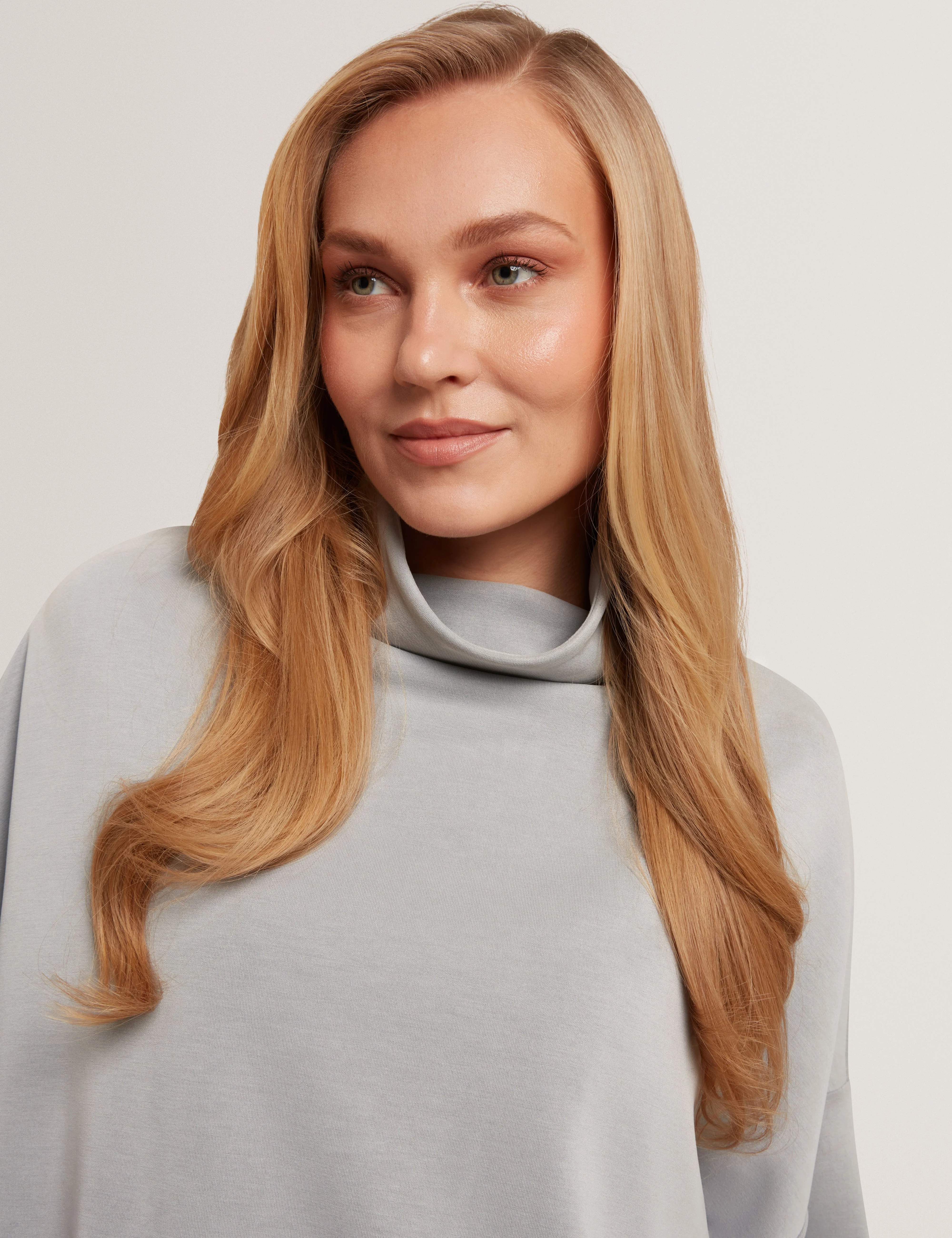 Cabara Funnel Neck Sweatshirt Grey - Image 4