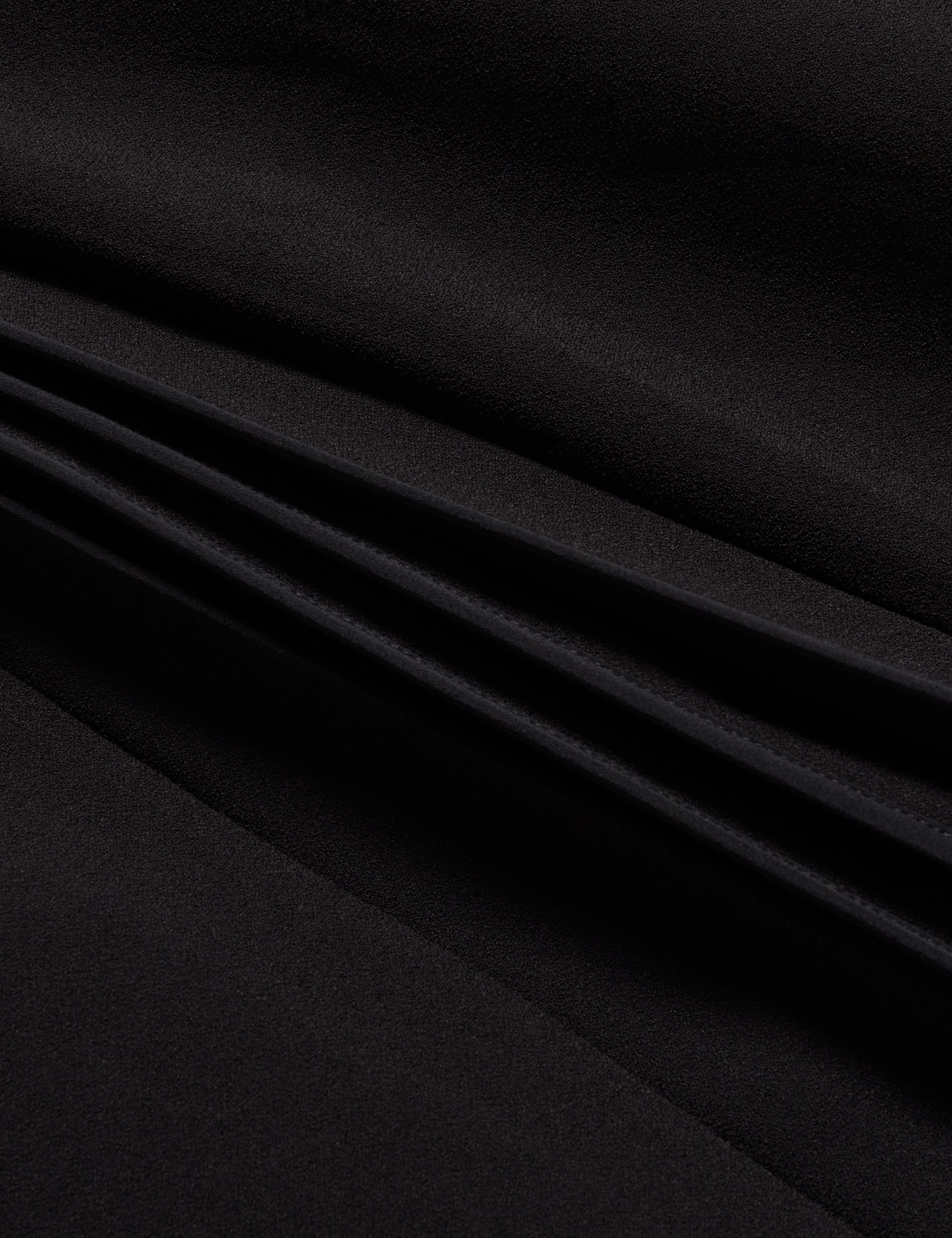 Deirva Midi Skirt With Pleat Detail Black - Image 2