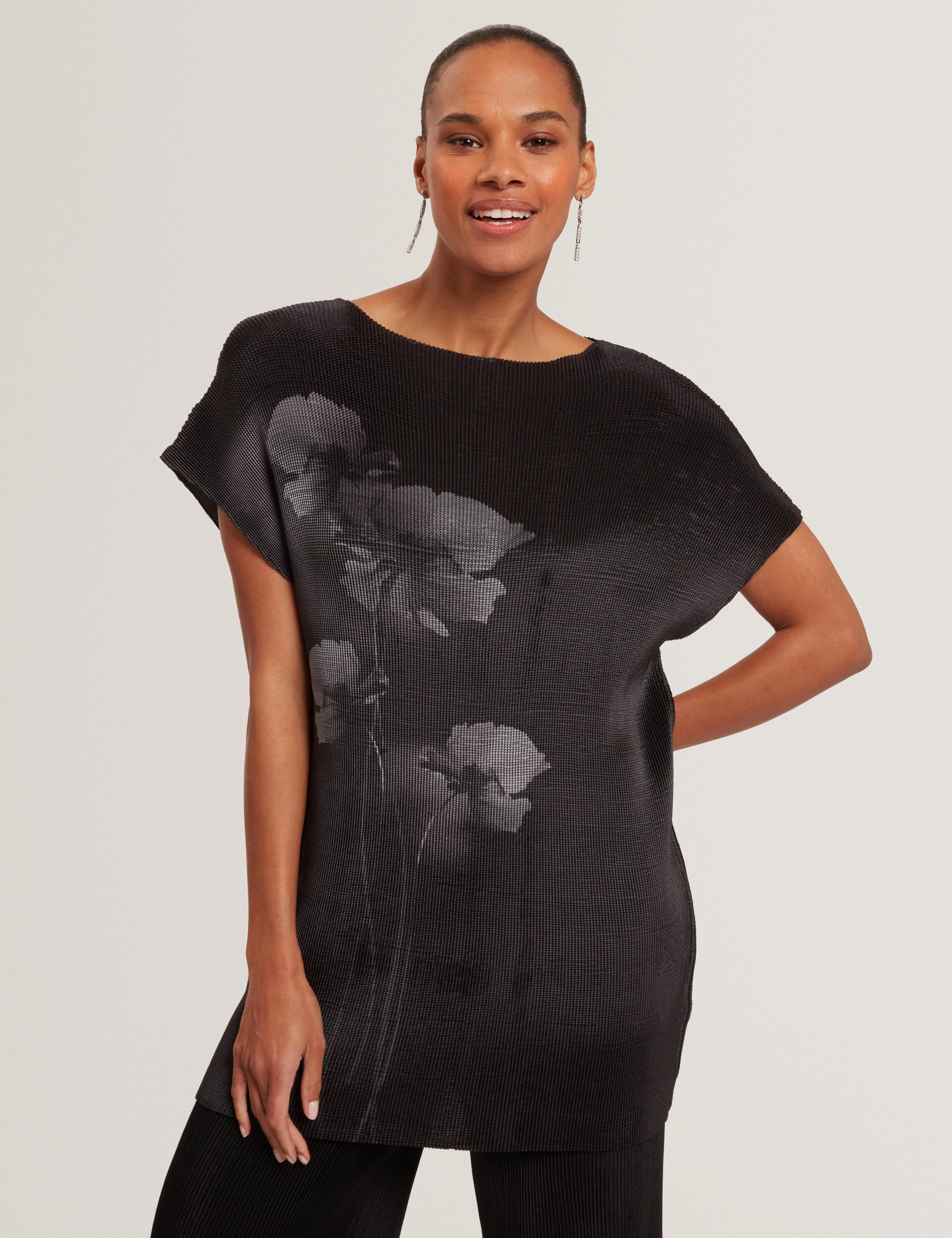 Eloti Printed Short Sleeve Plisse Top Black
