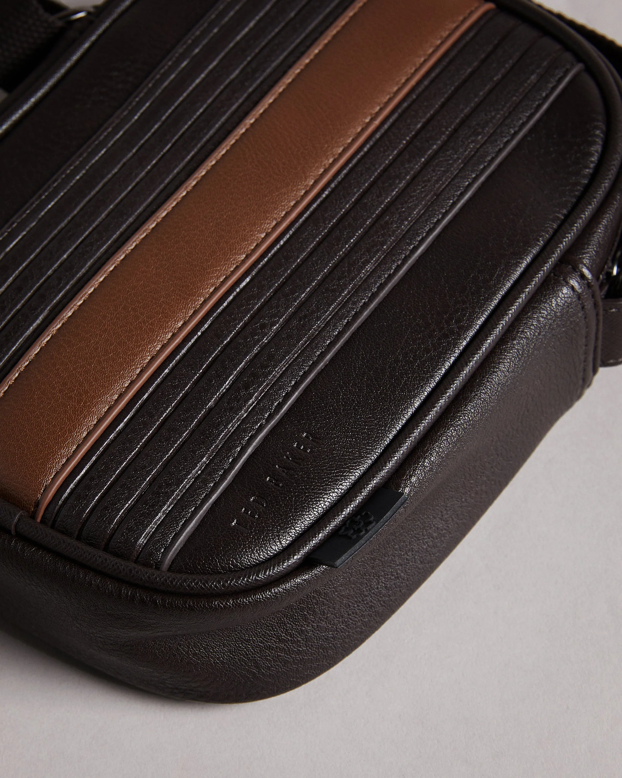 Evver Striped Pu Flight Bag Brn-Choc - Image 3