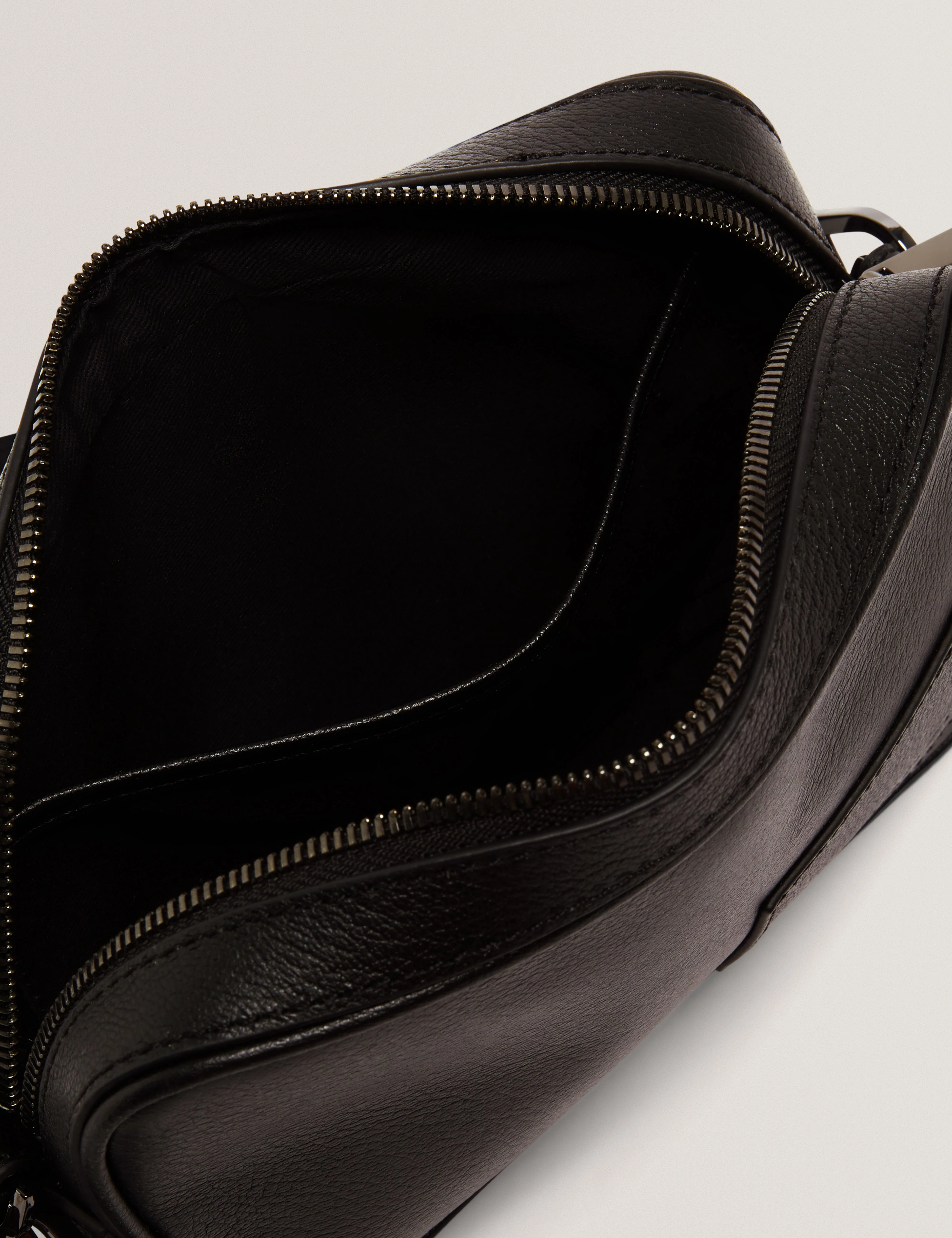 Grifin Leather Crossbody Bag Black - Image 5