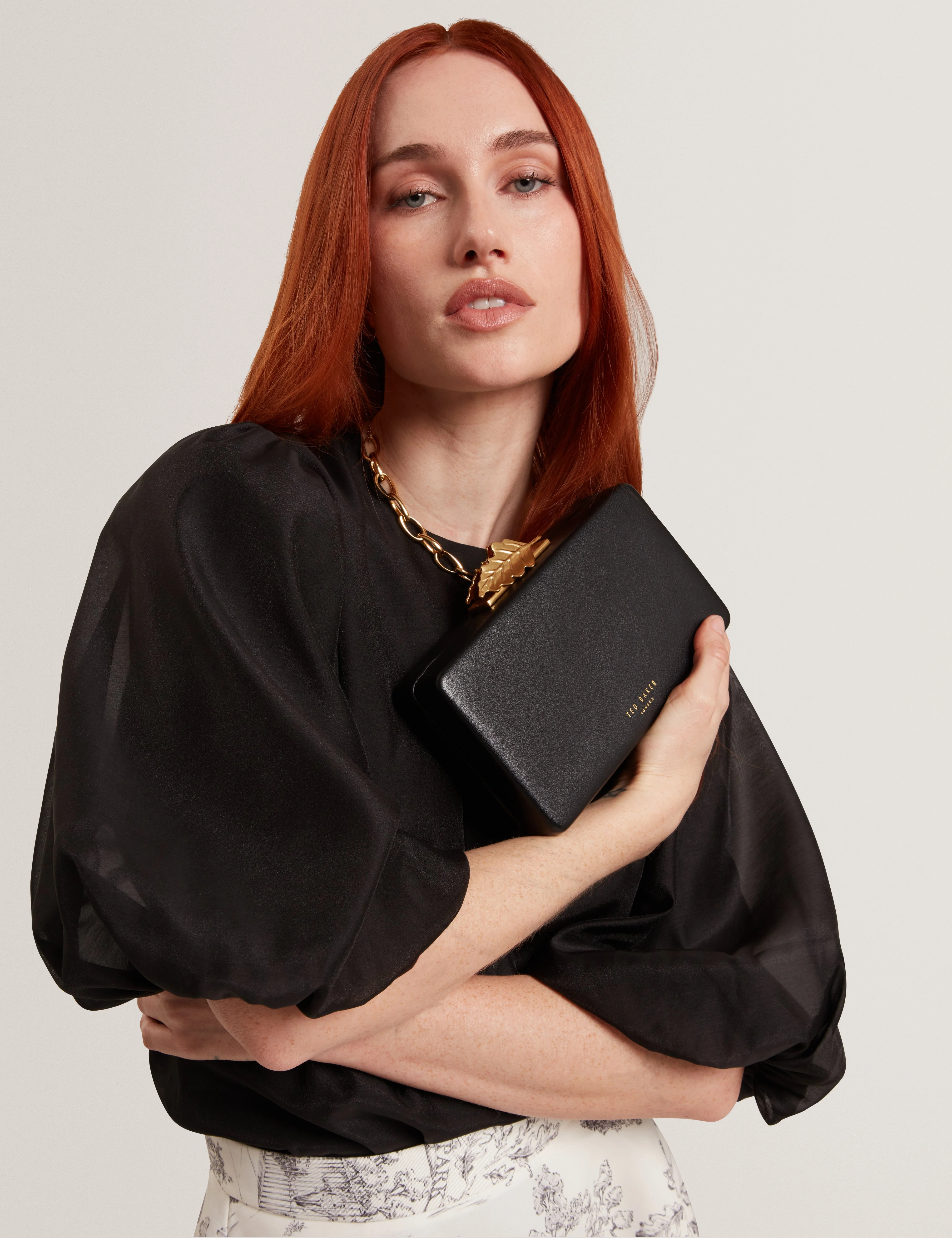 Lleaf Leaf Detail Clutch Bag Black - Image 2