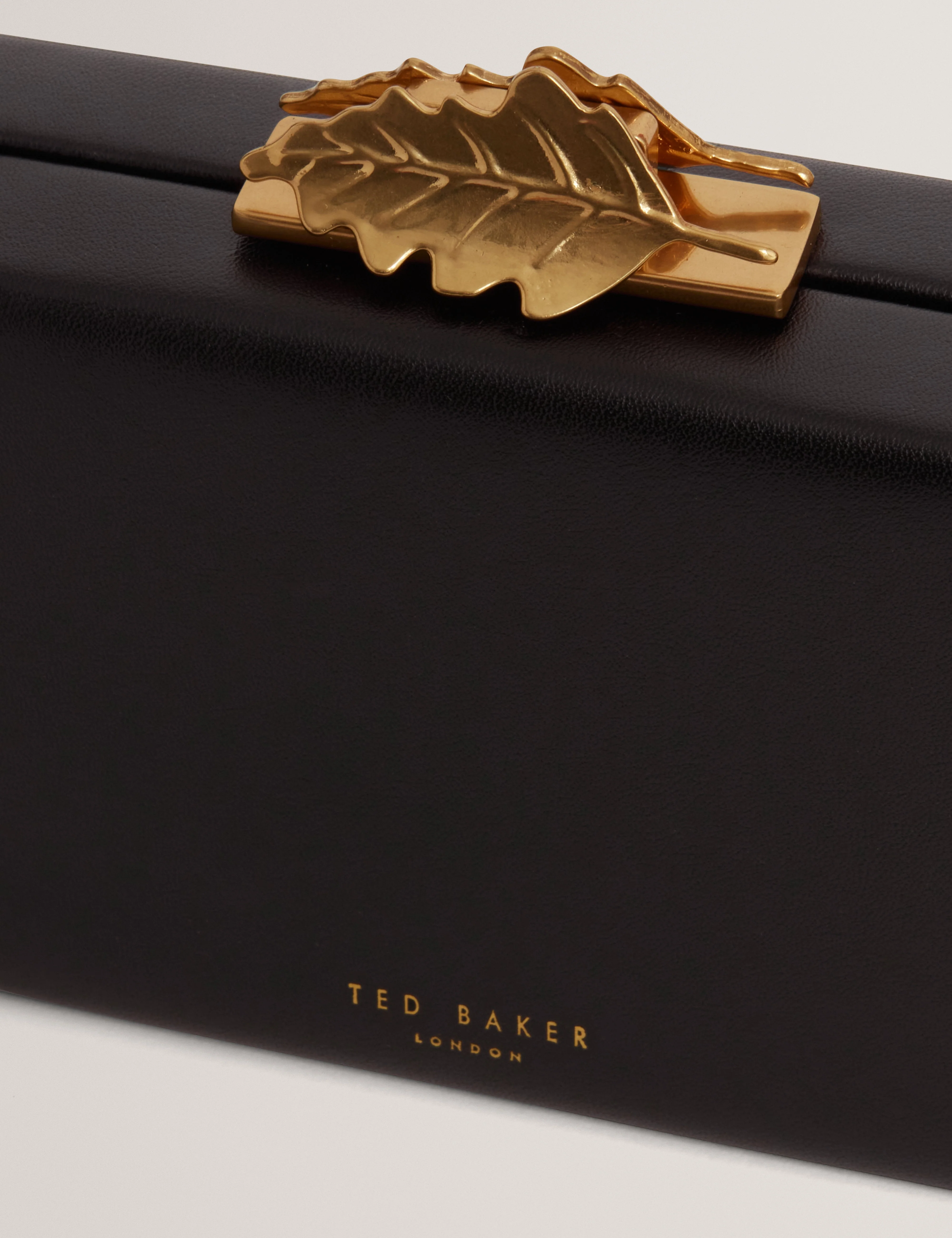Lleaf Leaf Detail Clutch Bag Black - Image 3