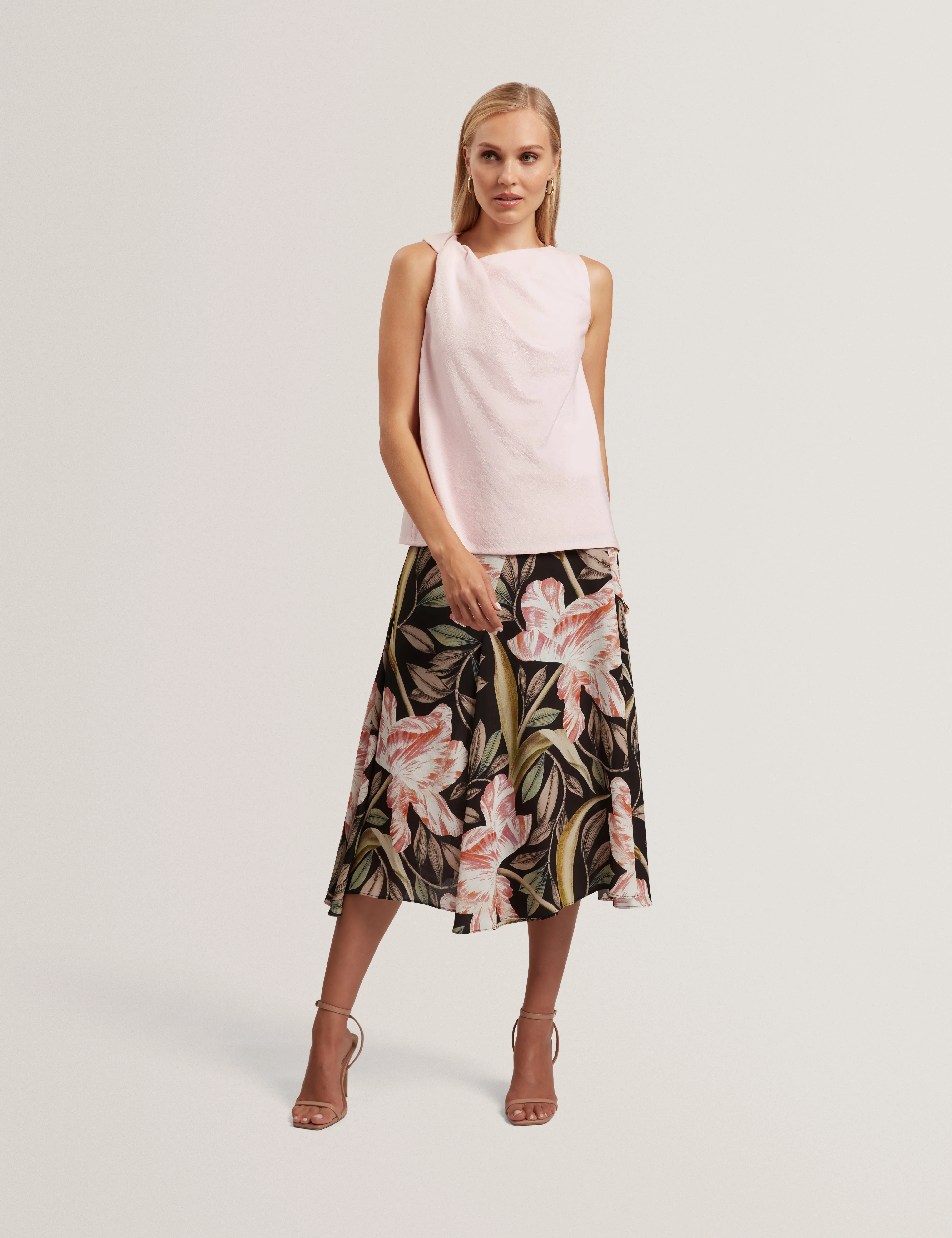 Lohria Sleeveless Twist Detail Top Lt-Pink - Image 7