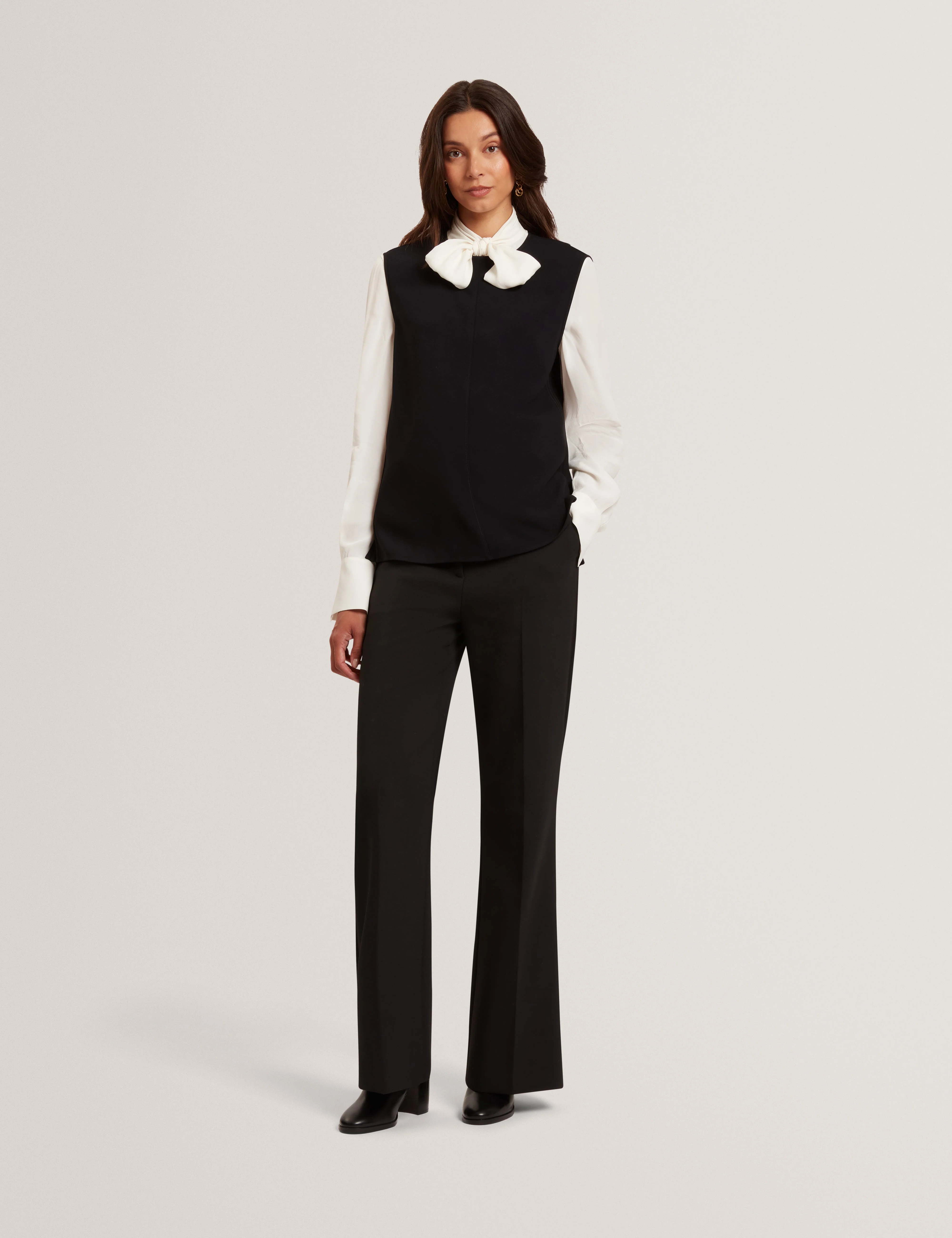 Marmia Sleeveless Top With Piping Detail Black - Image 2