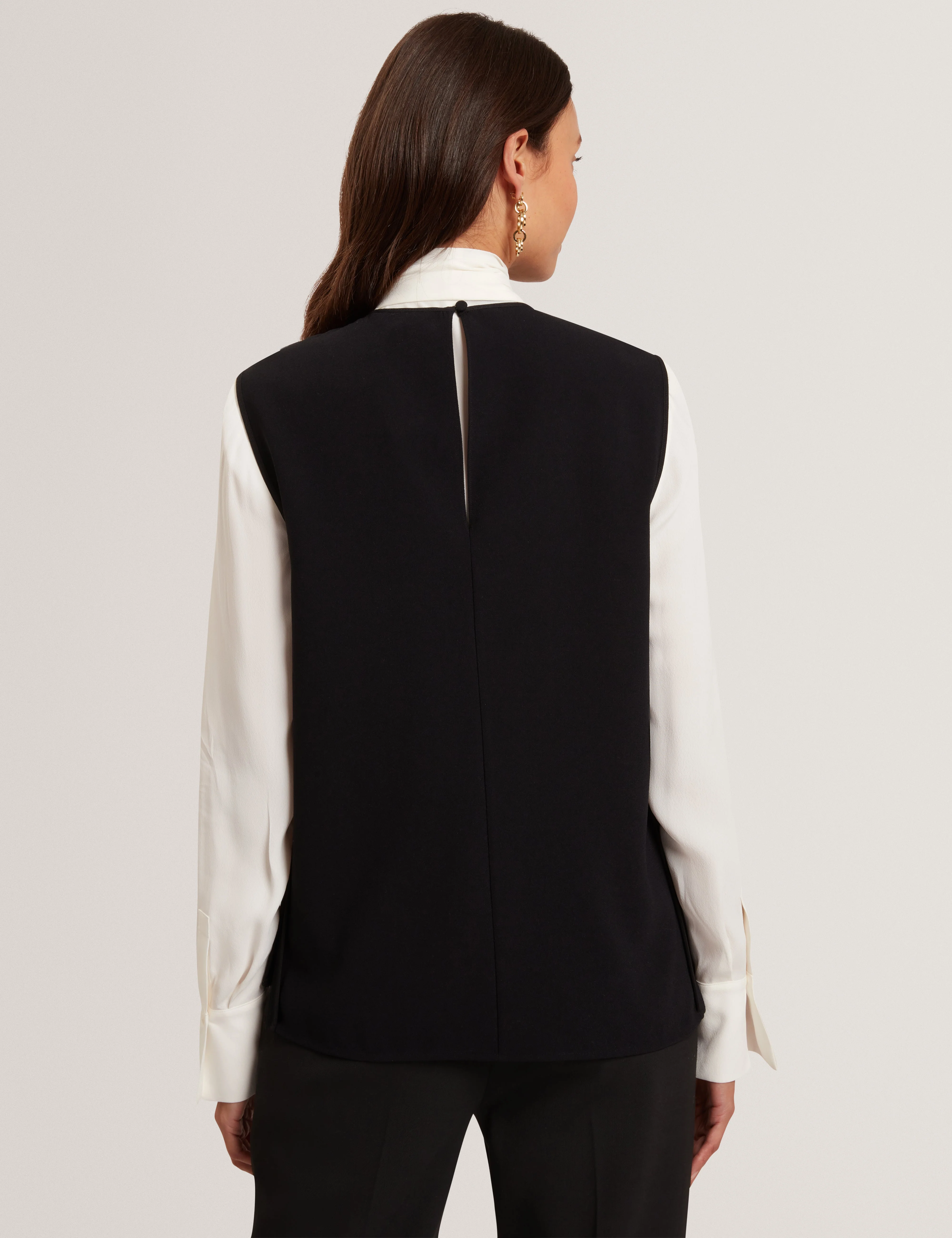 Marmia Sleeveless Top With Piping Detail Black - Image 5