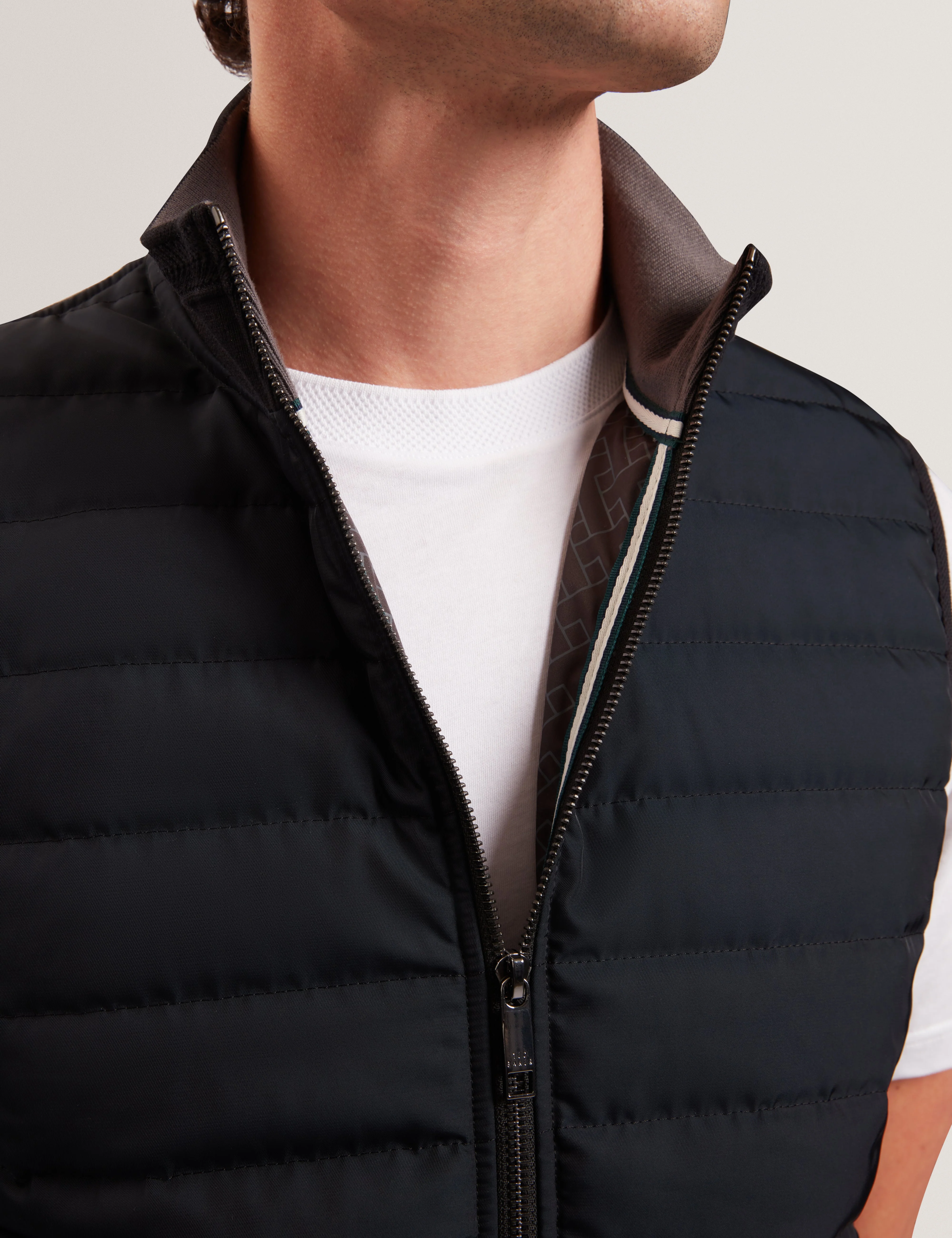 Pafavor Short Sleeve Regular Fit Quilted Gilet Navy - Image 4