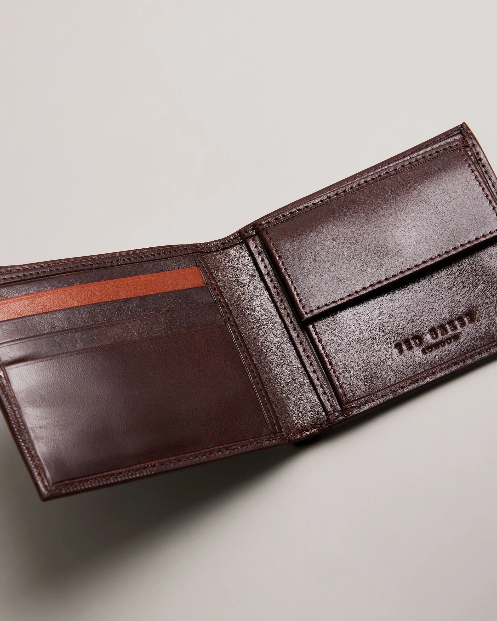 Prugs Embossed Corner Leather Bifold Coin Wall Brown - Image 2