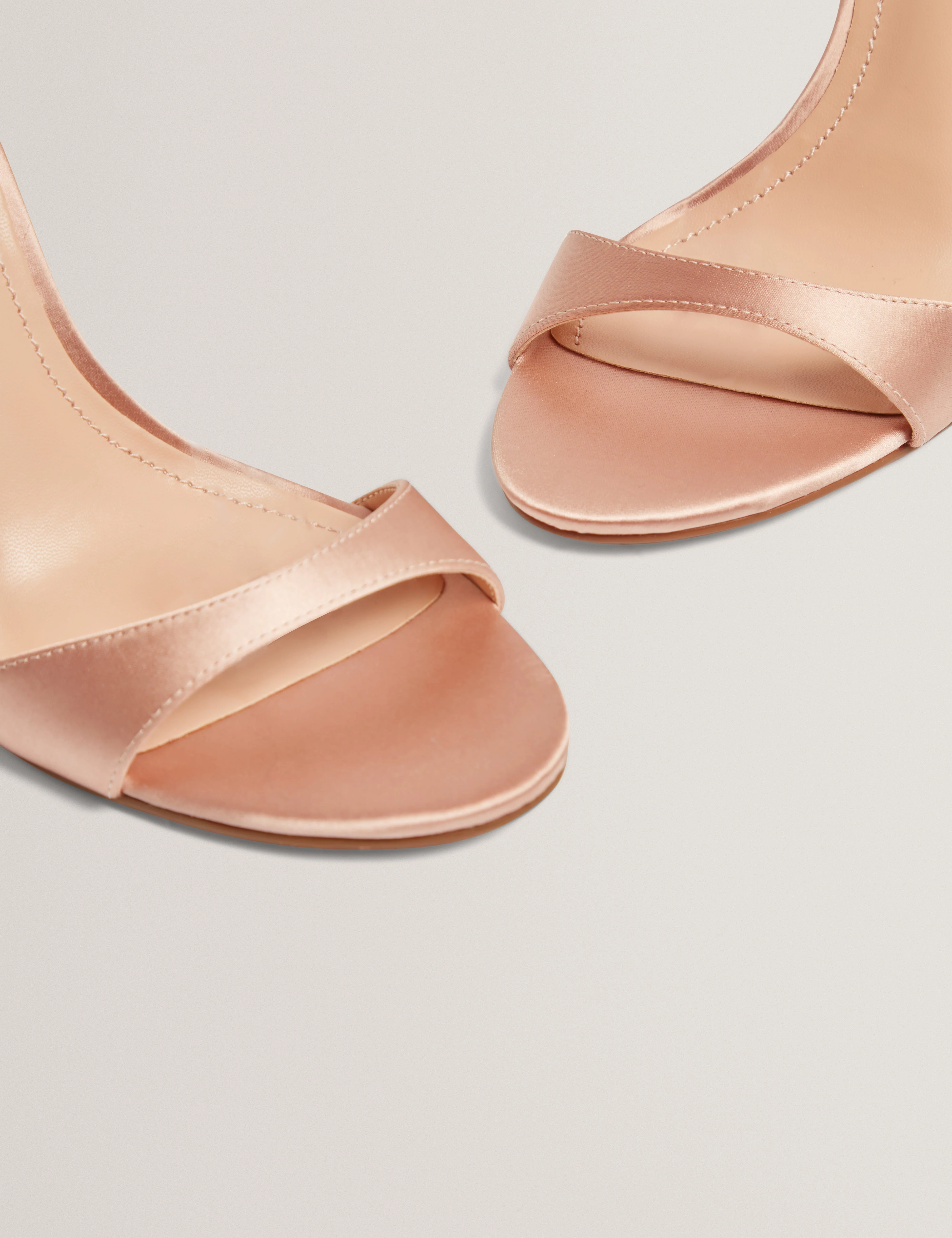 Sofeela Bow Heels Rosegd - Image 3