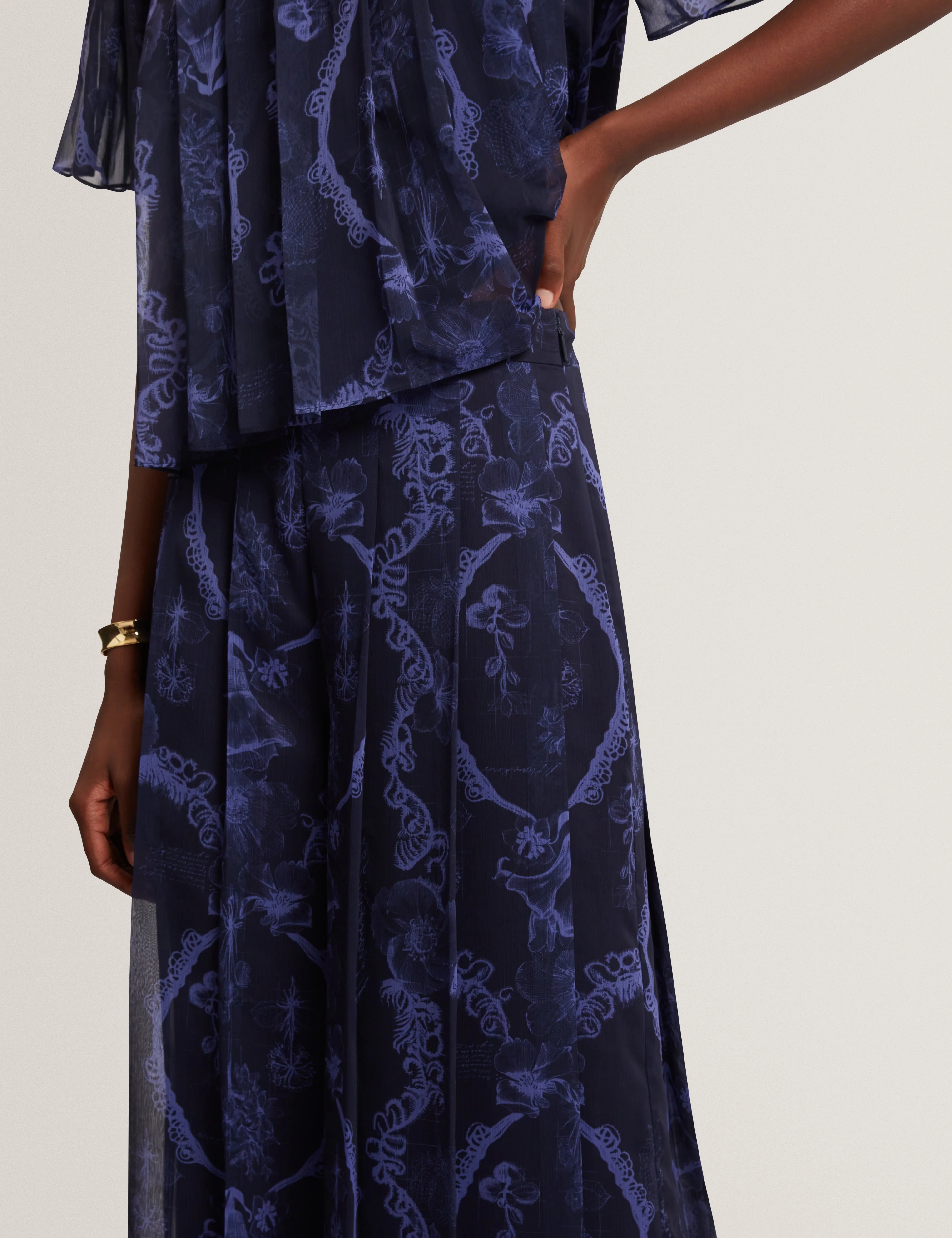 Solian Printed Box Pleat Wide Leg Trouser Navy - Image 2