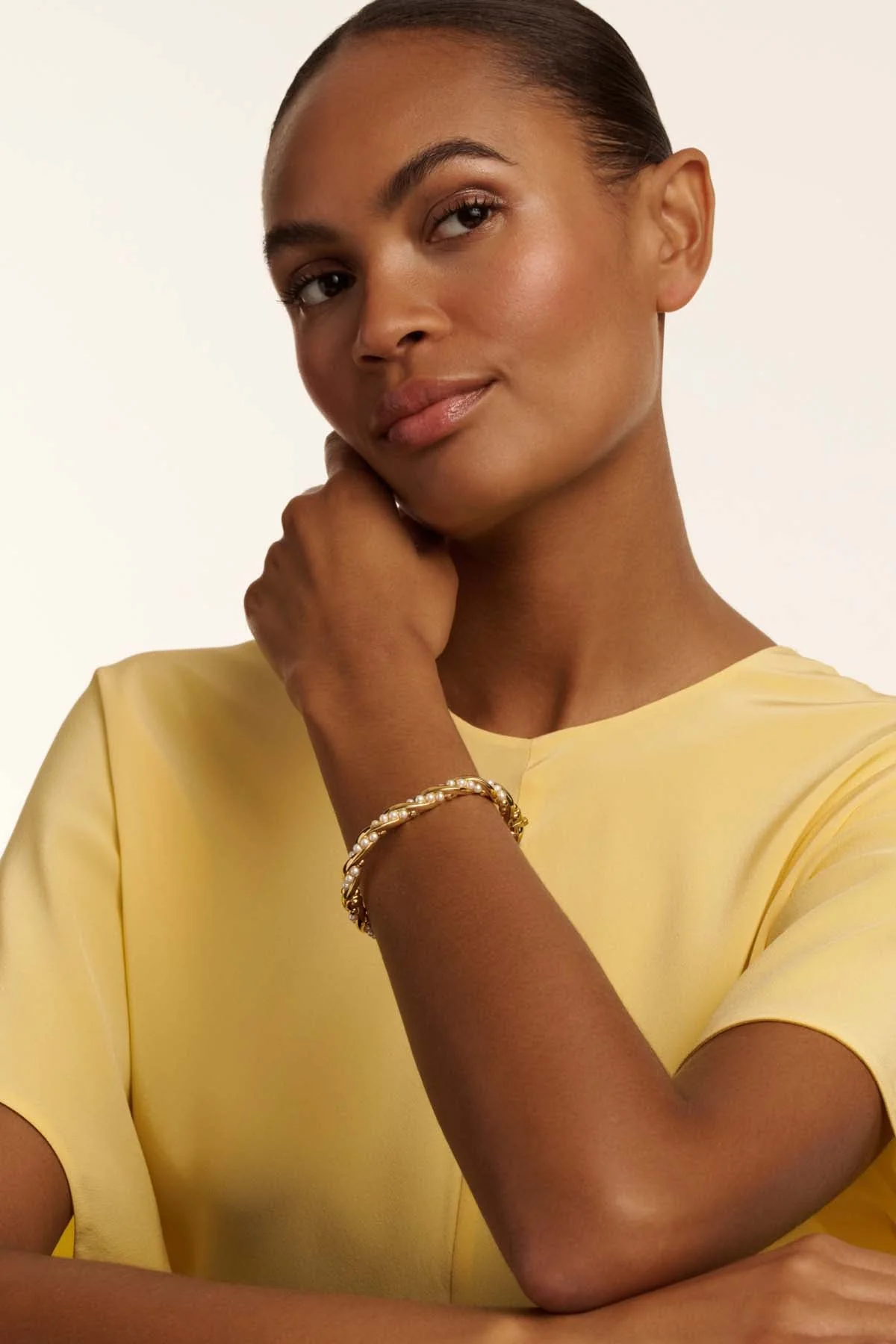 Tilaa Twisted Pearl Bangle Bracelet Pearl - Image 4