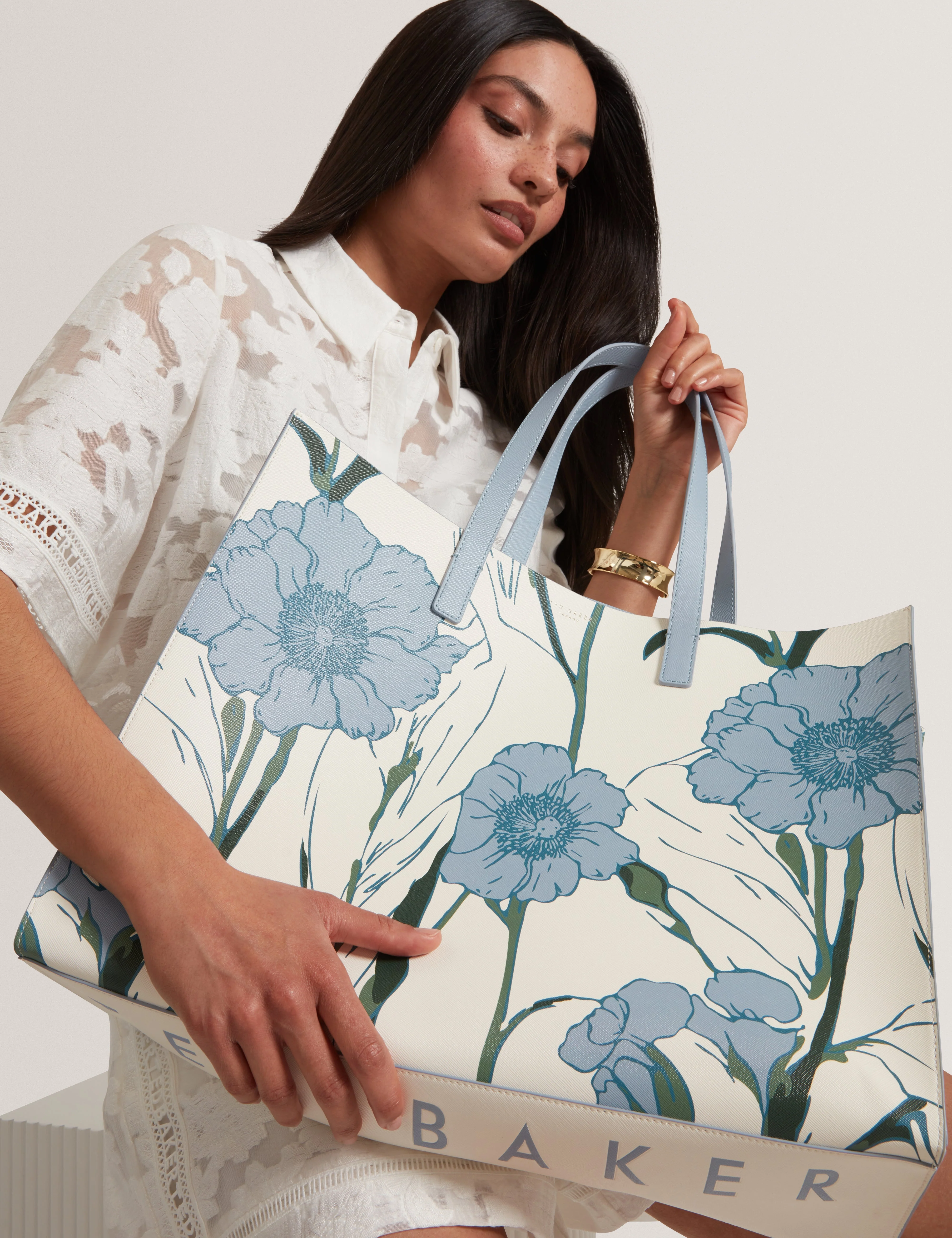 Tooocon Floral Print Extra Large Icon Bag White - Image 2