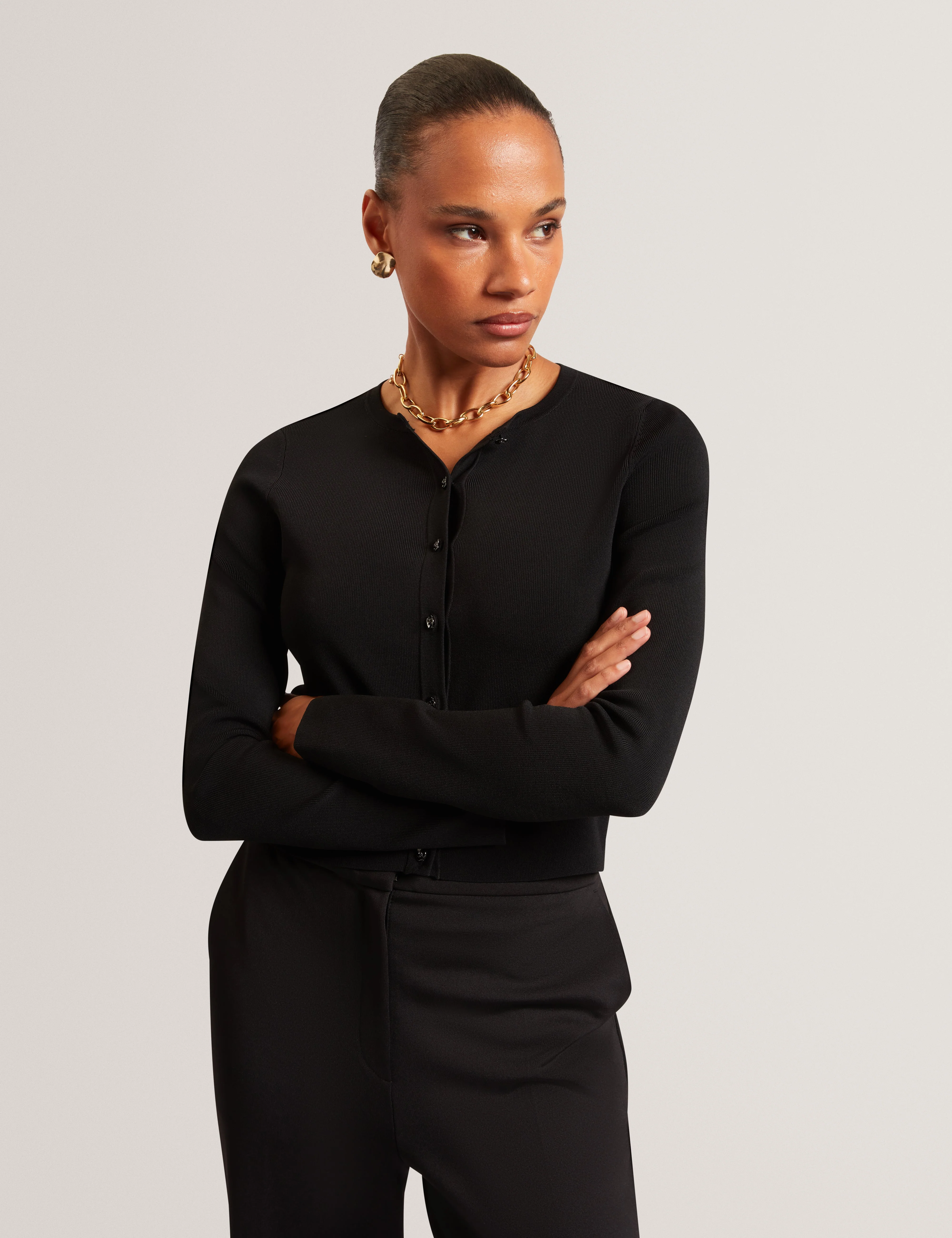 Vedla Cropped Crew Neck Cardigan Black