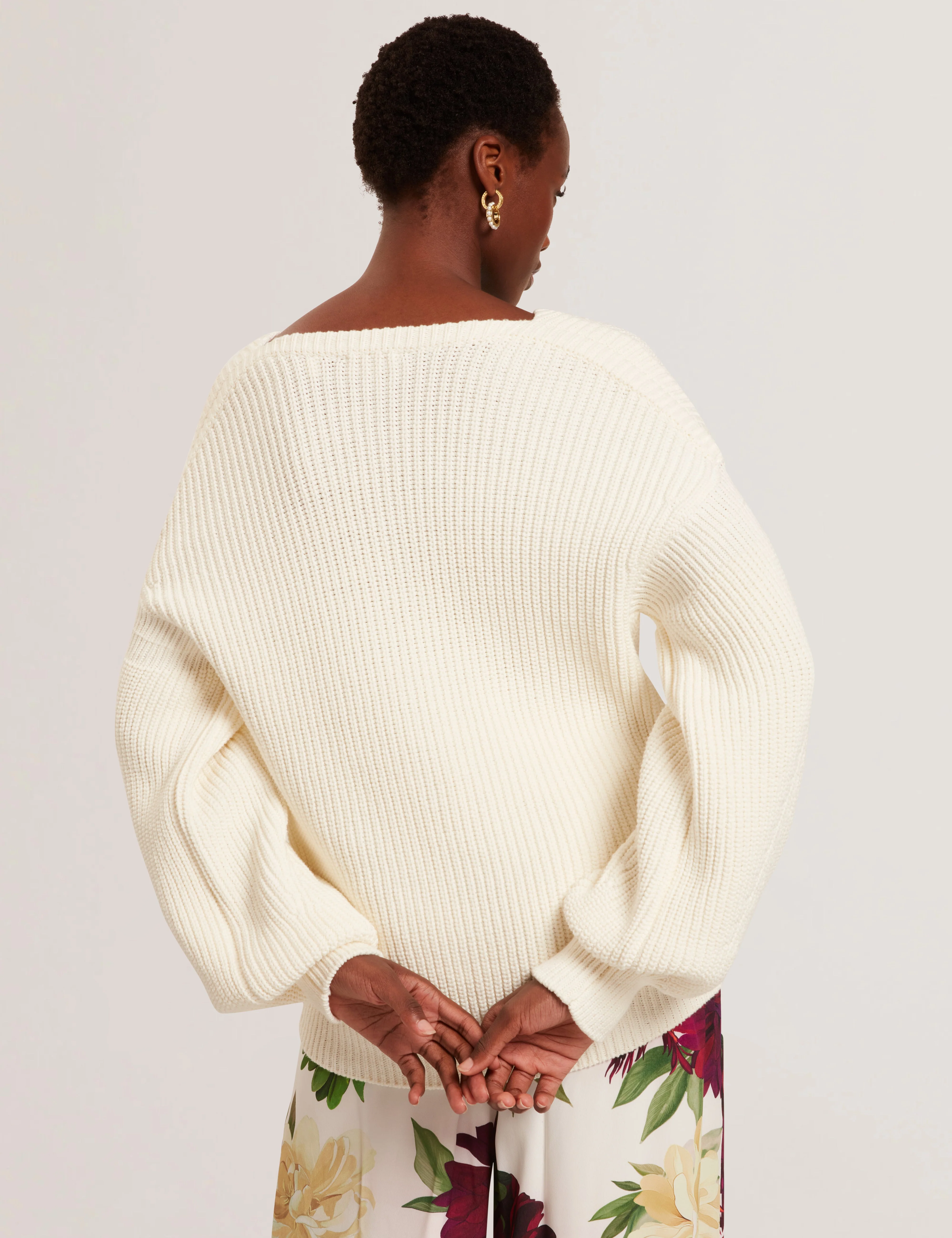 Velmee Cotton Blend V Neck Sweater White - Image 5