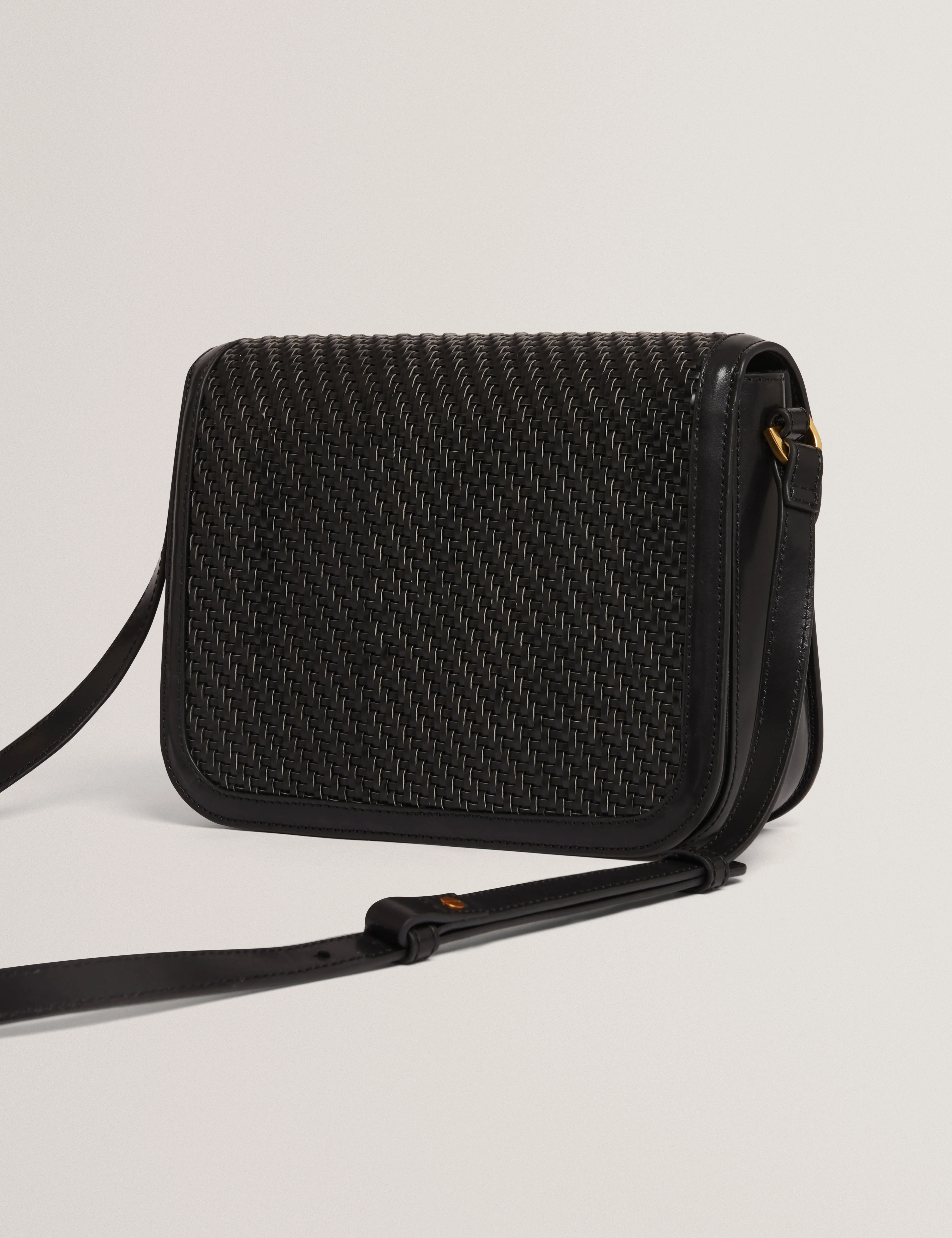 Warnerr Twist Lock Detail Woven Embossed Saddle Black - Image 4