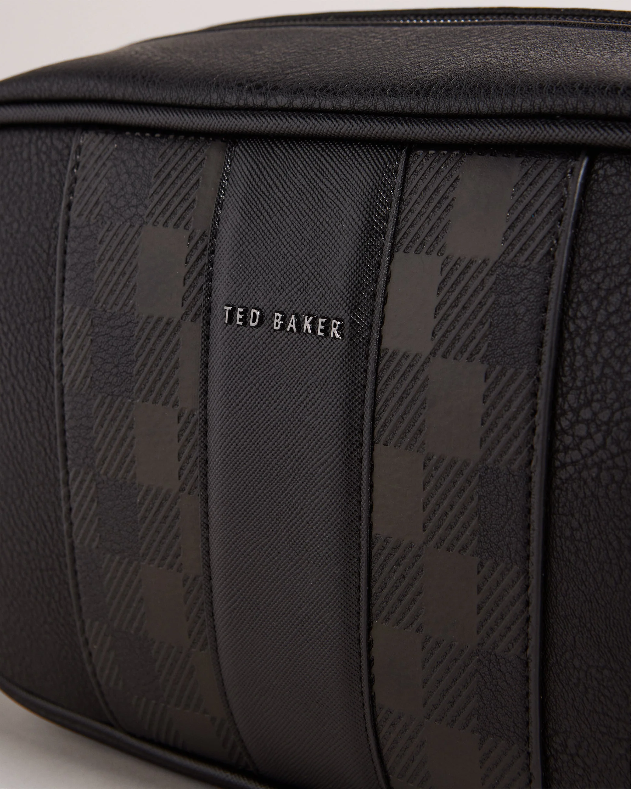 Waydee House Check Pu Washbag - Image 2