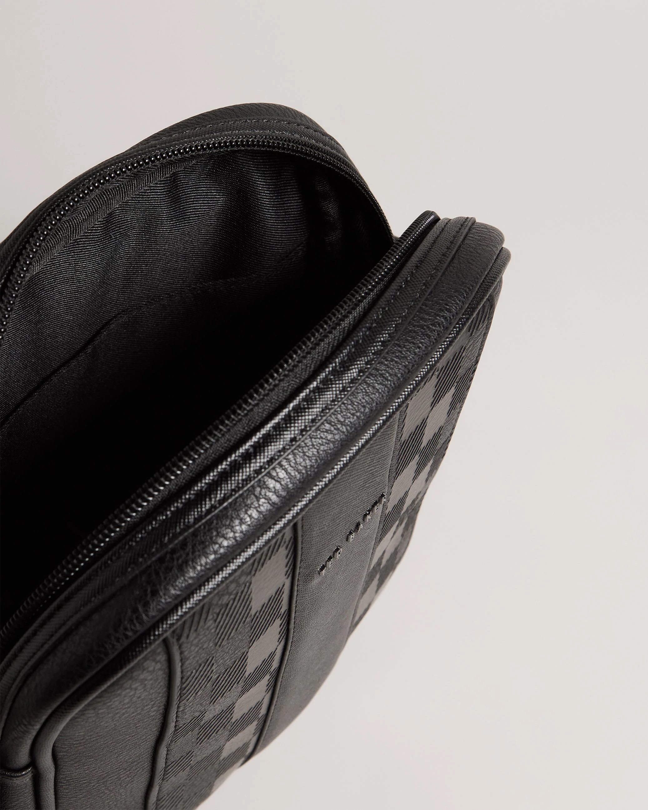 Waydon House Check Pu Flight Bag Black - Image 5